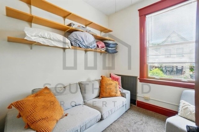 Building Photo - 2319 Victor St