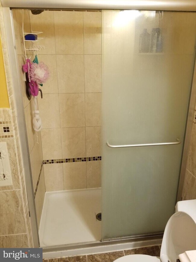 Building Photo - 8044 Inverness Ridge Rd