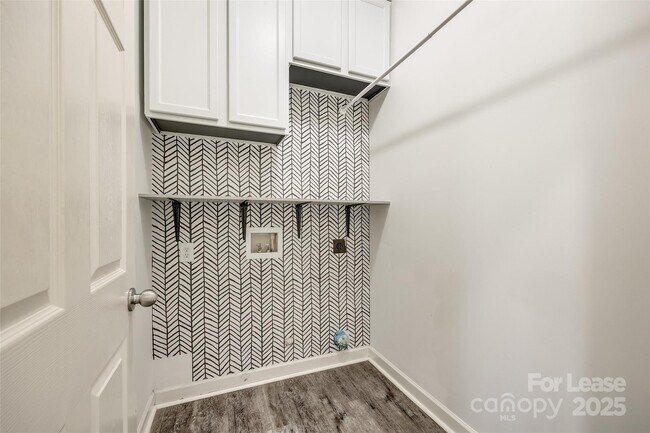 Building Photo - 4505 Hampstead Heath Dr