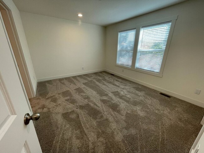 Building Photo - 5427 Edgewood Ln