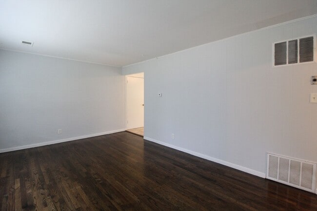 Building Photo - 2 Bedroom 1 Bath Home In Overland Park Kansas