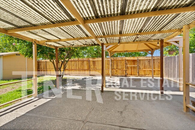 Building Photo - 3525 Cattle Dr