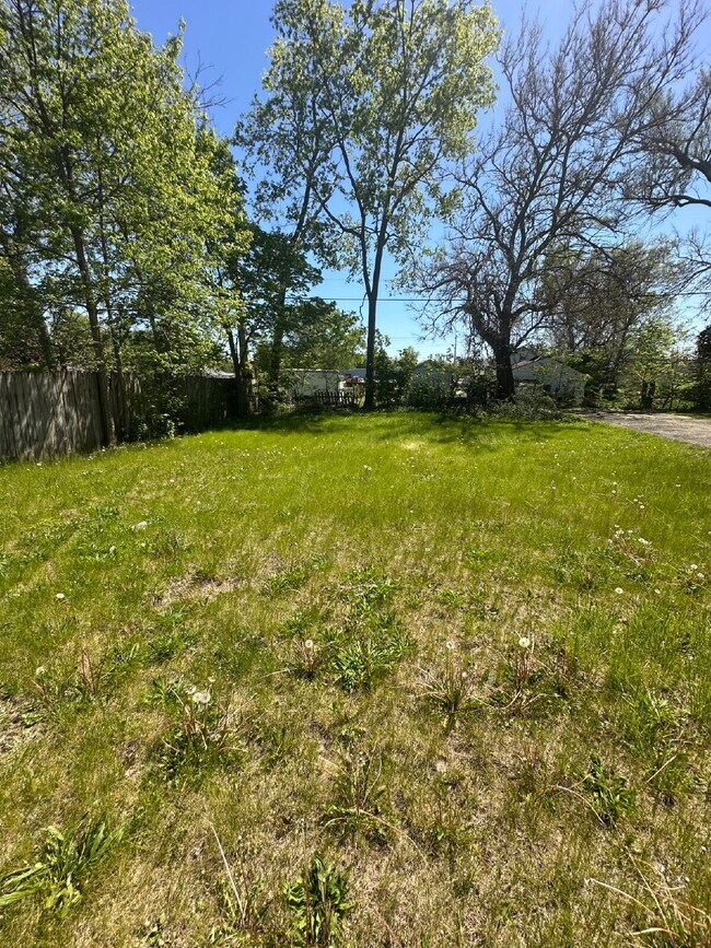 Building Photo - 1346 Kenwood Ave