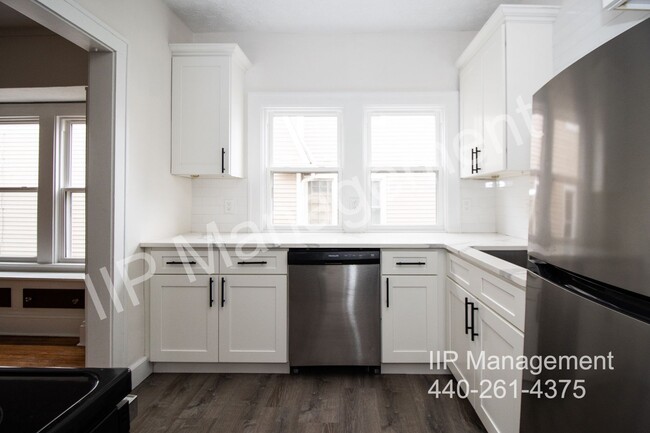 Building Photo - 2207 Chesterland Ave