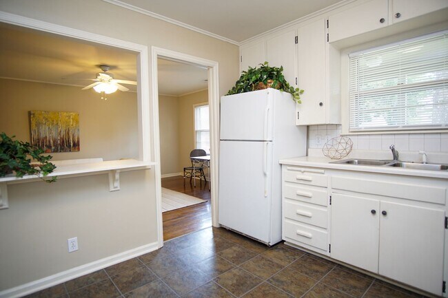 Building Photo - Gorgeous duplex unit on large lot with garage -- NO PETS ALLOWED