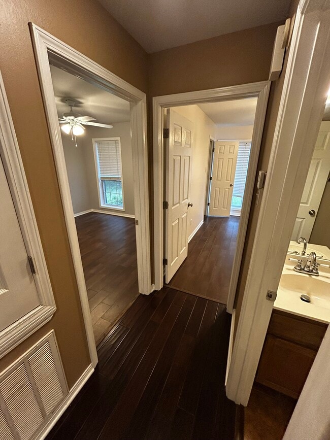 Building Photo - 110 Mohawk Cir