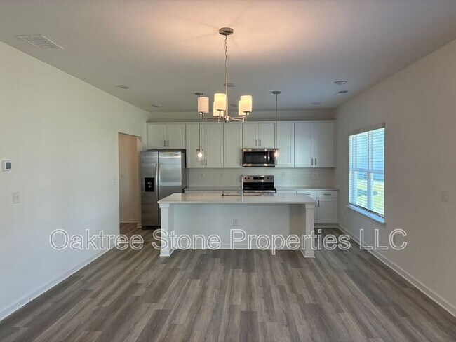 Building Photo - 3378 Skyland Dr