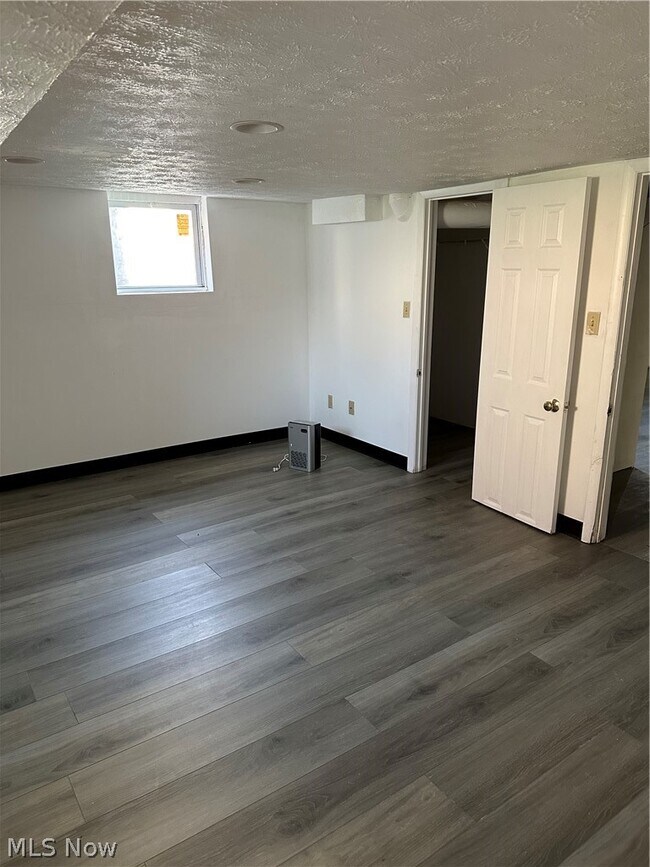 Building Photo - 1418 Wyandotte Ave