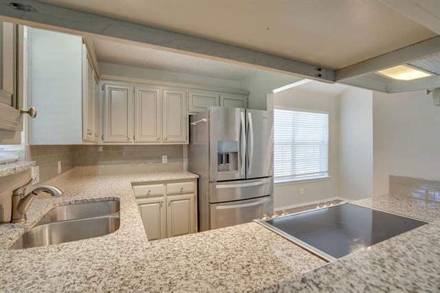 Building Photo - 215 Linda St