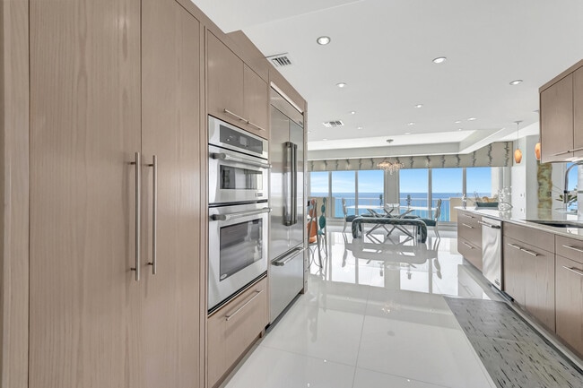 Building Photo - 4301 N Ocean Blvd