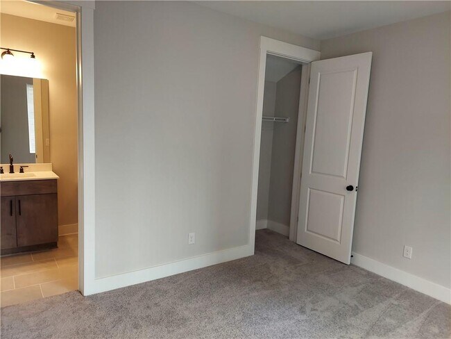 Building Photo - 314 Fair St SW