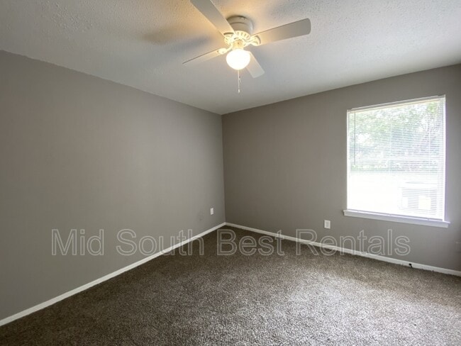 Building Photo - 5475 Apple Blossom Dr