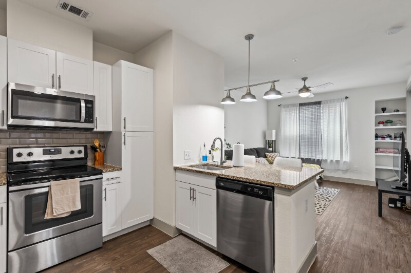 Building Photo - 3801 Vitruvian Way