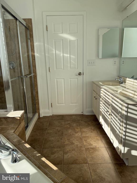 Building Photo - 111 Glacier Dr