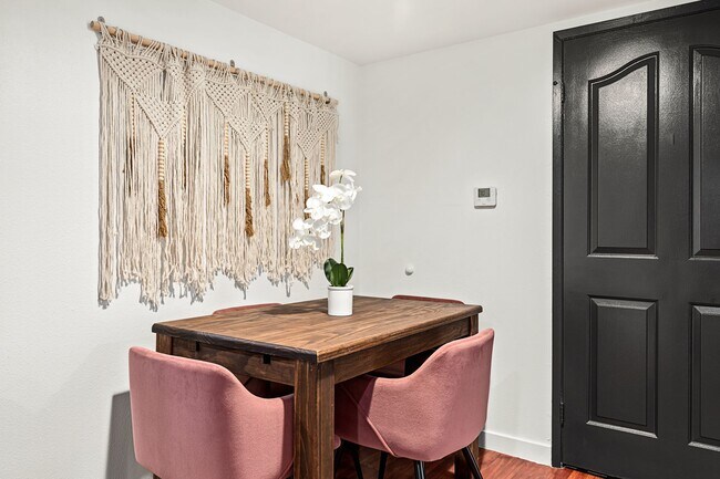 Building Photo - 10777 Ashton Ave