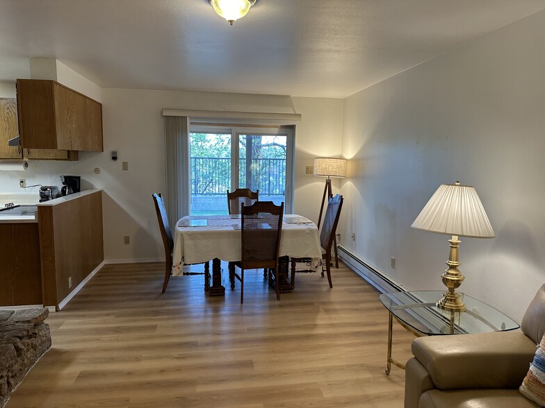 Building Photo - 340 Rim Rd