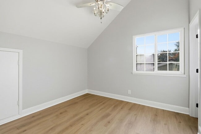 Building Photo - Santa Teresa 5-Bedroom 3-Bathroom Home