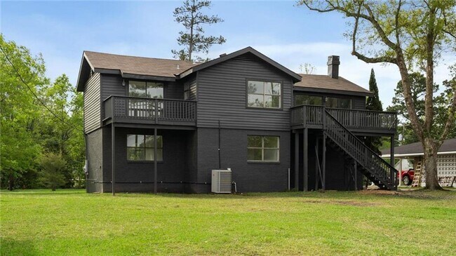 Building Photo - Renovated Waterfront Home