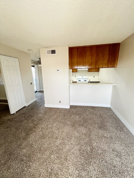 Building Photo - 360 N San Antonio Ave