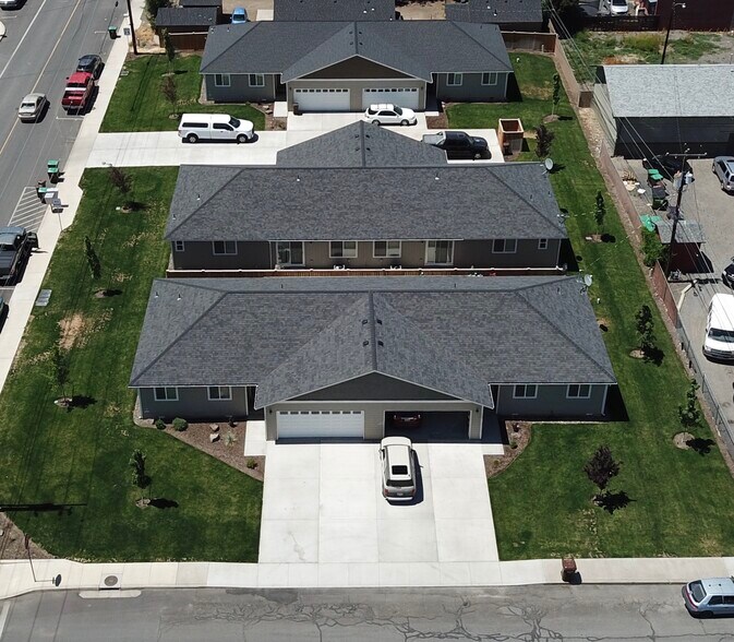 Building Photo - 885 NW 2nd St.