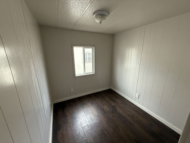 Building Photo - 1303 N College Ave