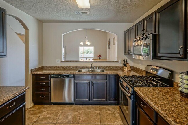 Building Photo - 2045 N Ensenada Cir SE