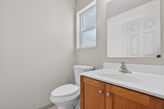 Building Photo - Must-See Apartment in Pheasant Ridge  Pocatello!