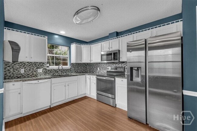 Building Photo - 138 Penn Station