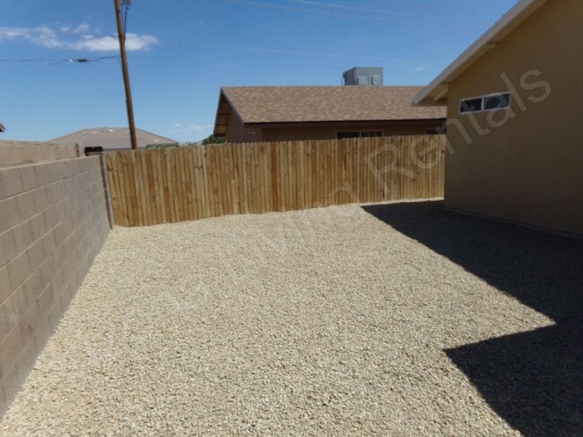 Building Photo - BEAUTIFUL HOME NEAR WALLECK RANCH