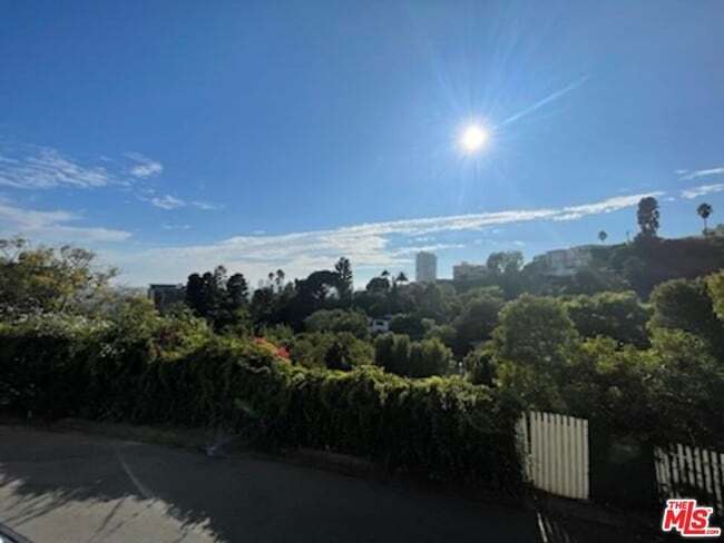 Building Photo - 8967 St Ives Dr