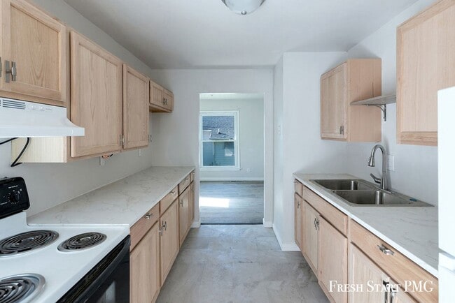 Building Photo - Comfort, Convenience & Community in Lansing