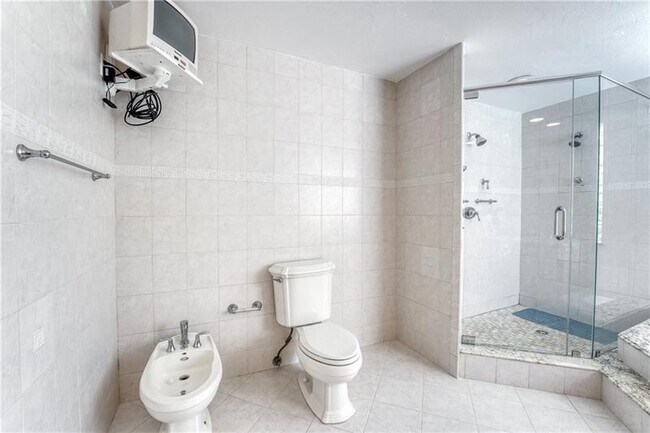 Building Photo - 2000 Admirals Way