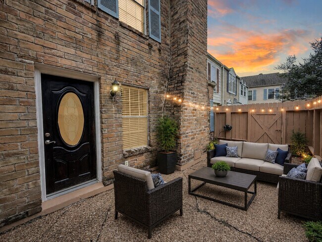Building Photo - 13240 Trail Hollow Dr