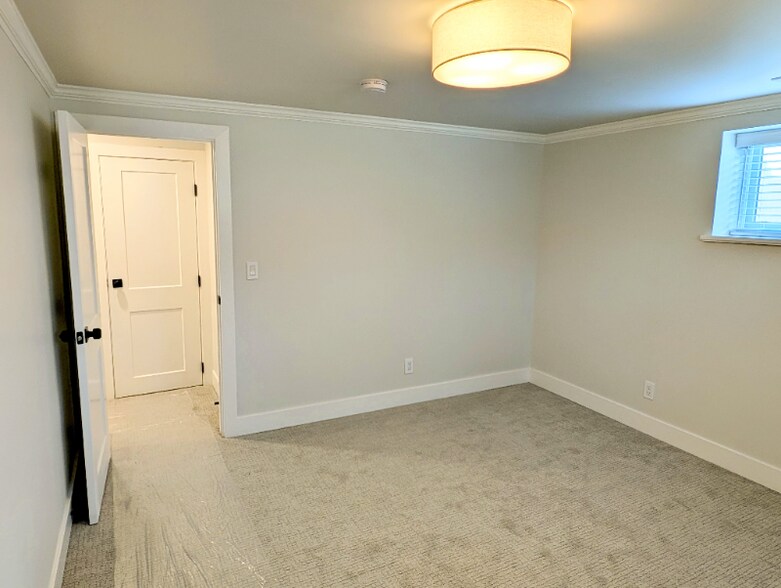 Building Photo - 3820 S Viking Rd