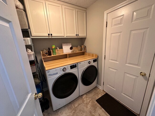 Building Photo - COMING SOON! Beautiful Single Family House with 3 BR and 2 Baths! All Electric, Garage