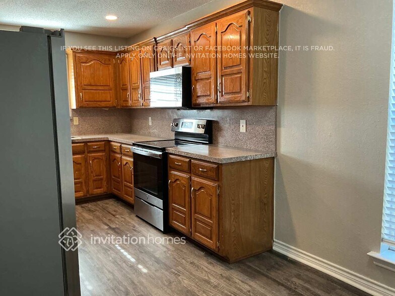 Building Photo - 804 E Aimee St