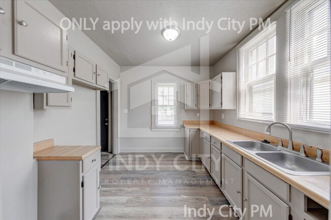 Building Photo - 953 N Linwood Ave