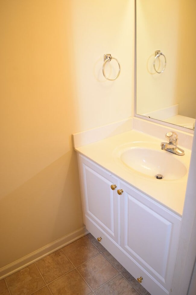 Building Photo - $1,150 | 2BR/1.5BA Townhouse – Spacious, P...