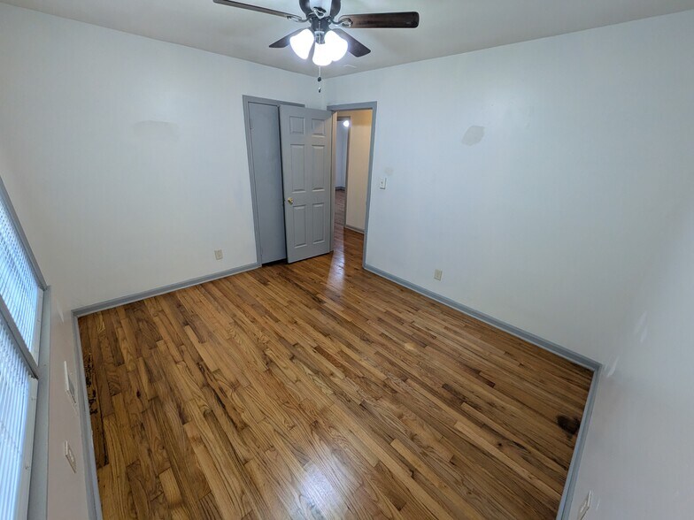 Bedroom 3 - 6082 Walker Rd