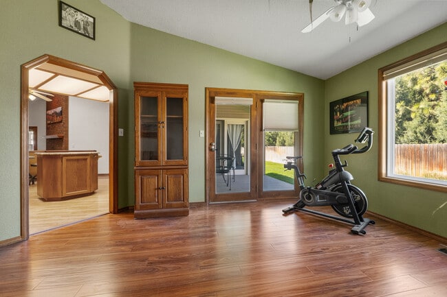 Building Photo - 10490 W Wildrose Ct