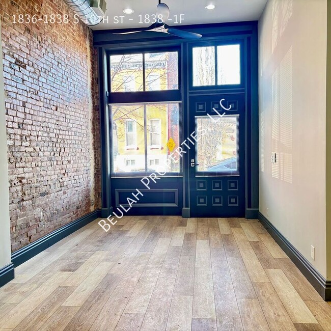 Building Photo - Bright Soulard 2bd/2bath Townhouse (baseme...