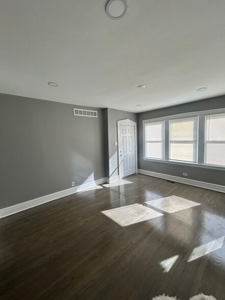 Building Photo - 1620 N Laramie Ave