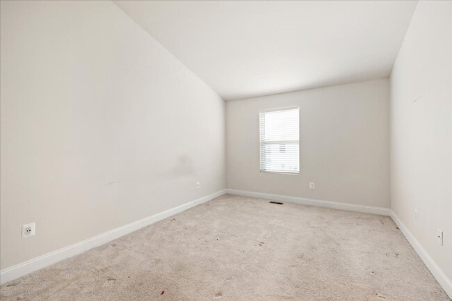 Building Photo - 1 month free with 24-month lease! Attracti...