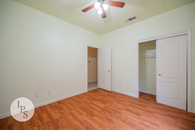 Building Photo - SOLAR!!!!  Fresno NorthEast Home, 4BR/2.75...