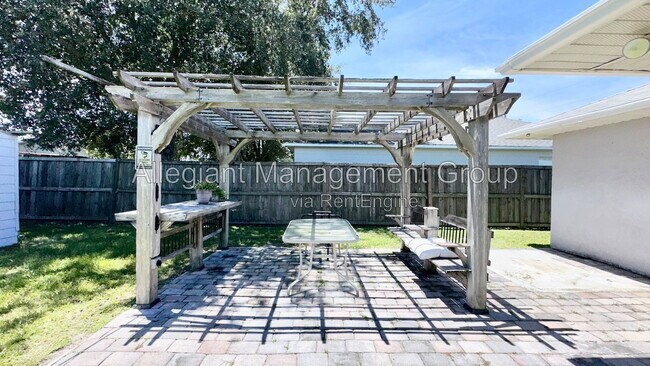 Building Photo - 620 Brockton Dr