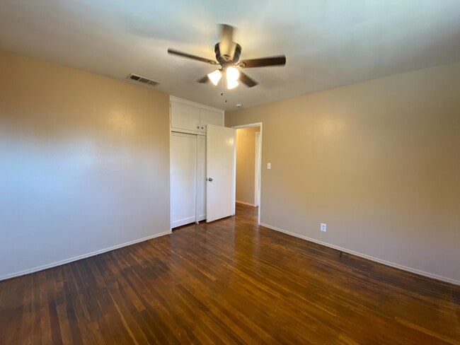 Building Photo - 1545 W Sussex Way