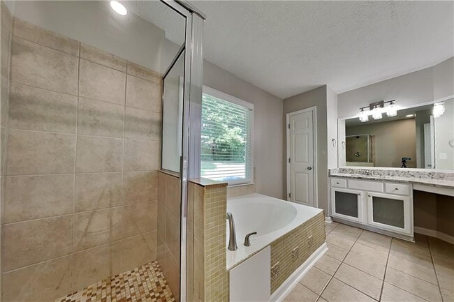 Building Photo - 677 Longbow Ct