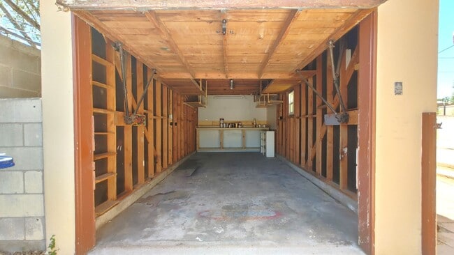Building Photo - Charming 2 Bedroom House in the SE!