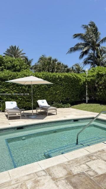 Building Photo - 5875 Collins Ave
