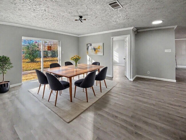 Building Photo - Freshly Renovated Home with HUGE backyard!